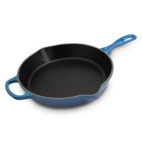 Сковорода Le Creuset с желобом чугунная, эмалированная, синяя, 26 см на VALLES.TOP