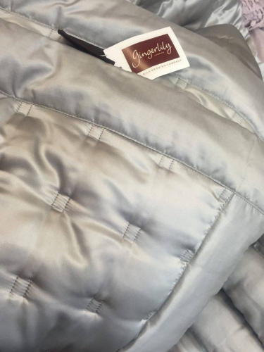 Покрывало Gingerlily Windsor silver grey шелковое, 270х270 см на VALLES.TOP