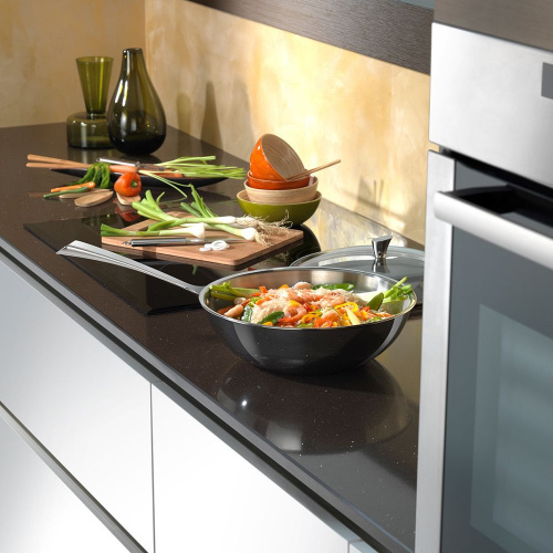 Вок CRISTEL Casteline fixed handle с ручкой, с выпуклой стеклянной крышкой, диаметр 28 см, 3,6 л на VALLES.TOP