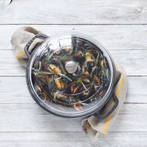 Сотейник STAUB с крышкой, диаметр 24 см на VALLES.TOP