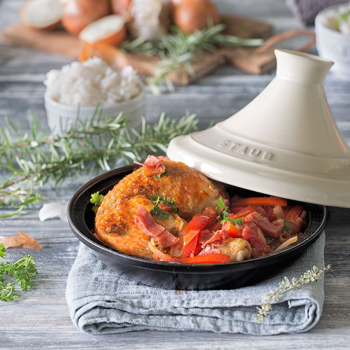 Тажин STAUB, диаметр 28 см, черный/кремовый на VALLES.TOP
