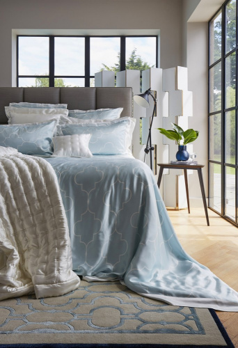Покрывало Gingerlily Windsor silver grey шелковое, 270х270 см на VALLES.TOP