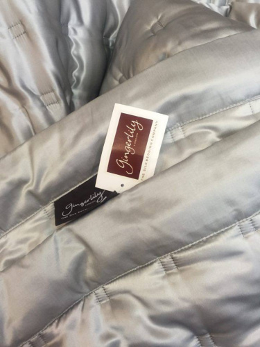 Покрывало Gingerlily Windsor silver grey шелковое, 270х270 см на VALLES.TOP