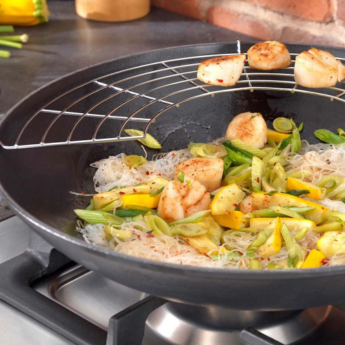 Вок STAUB с крышкой, диаметр 30 см на VALLES.TOP